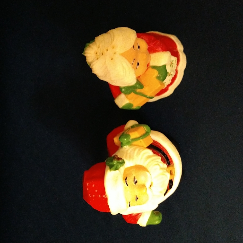 Vintage Hallmark Santa Clause and Mrs Clause Salt and Pepper Shakers - Picture 2 of 4